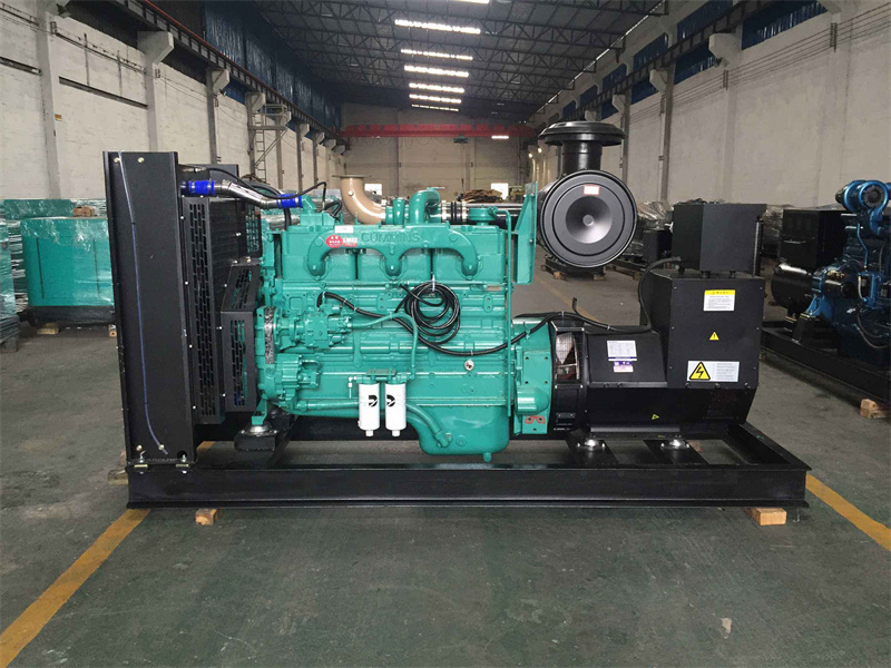 安达如何判断一个电压表是否具有自动量程切换功能？