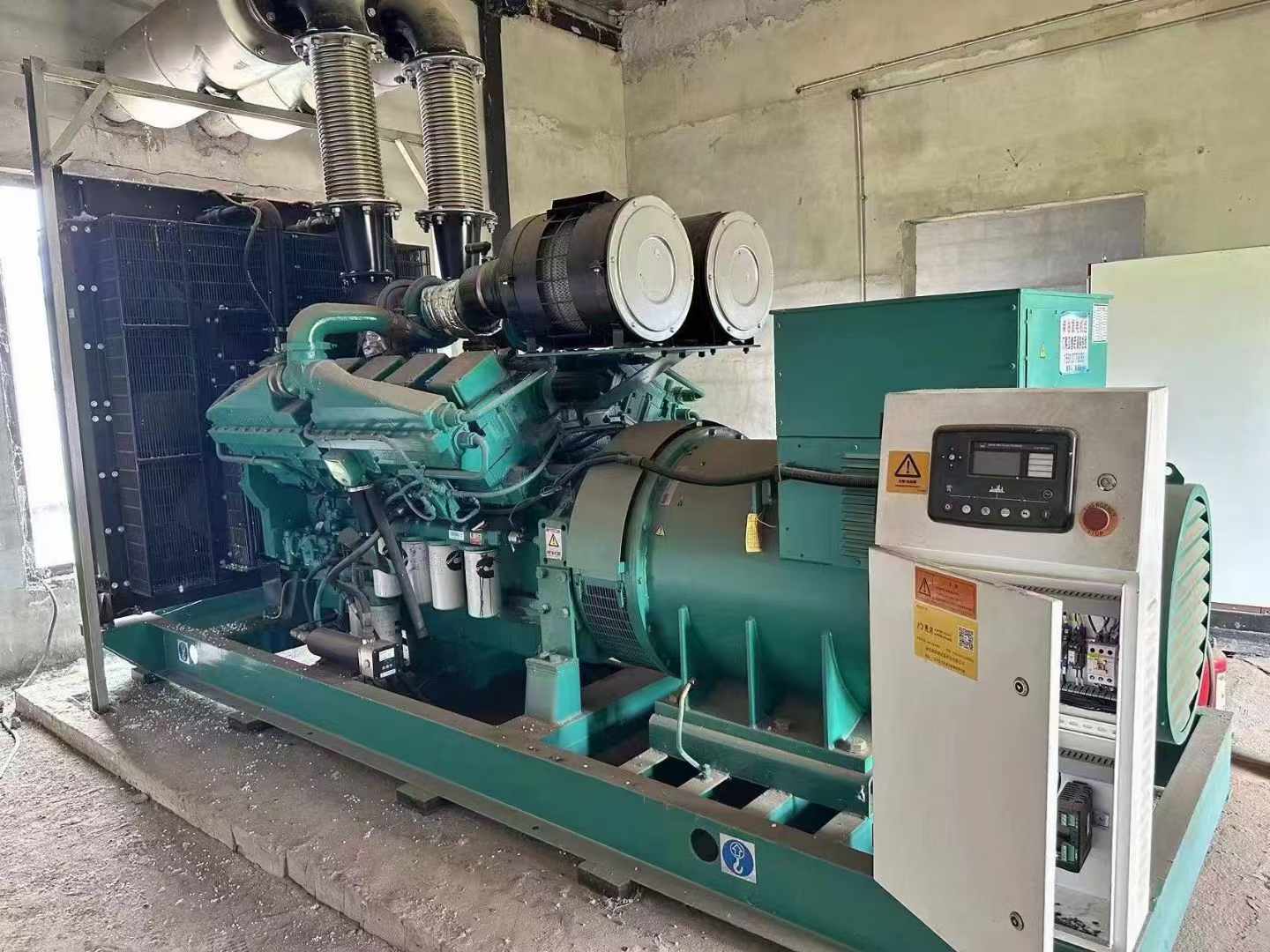 安达无功补偿装置的性能评估需要考虑哪些因素？