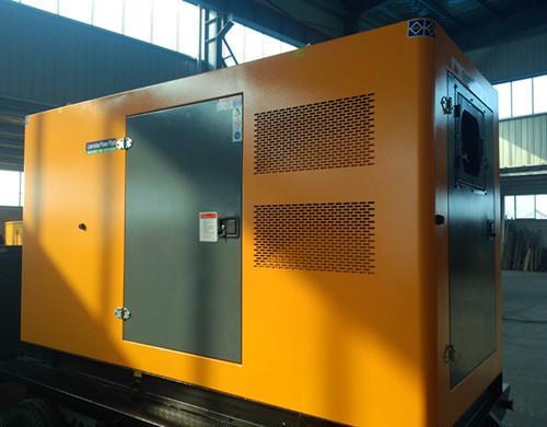 安达汽油发电机组电瓶电解液的密度应该保持在什么范围？