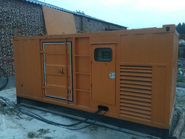 安达发电机组长期使用中，电缆线的敷设路径有哪些要求？